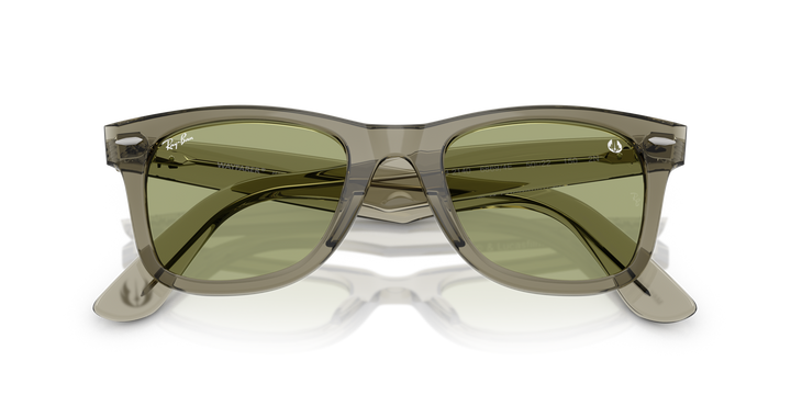 RAY-BAN RB2140 WAYFARER 68694E Verde Traslúcido, vista frontal con varillas plegadas 