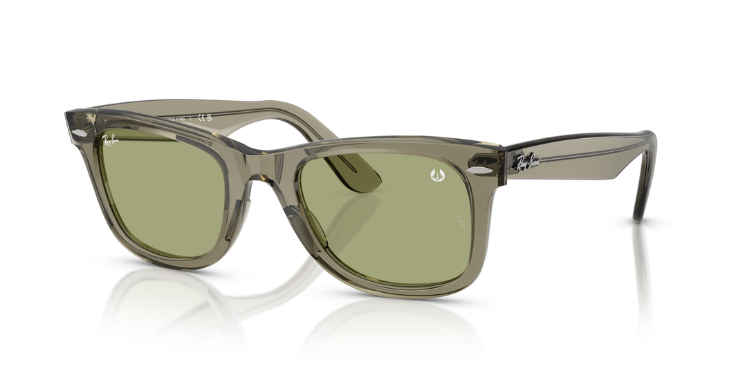 RAY-BAN RB2140 WAYFARER 68694E Verde Traslúcido, vista tres cuartos 