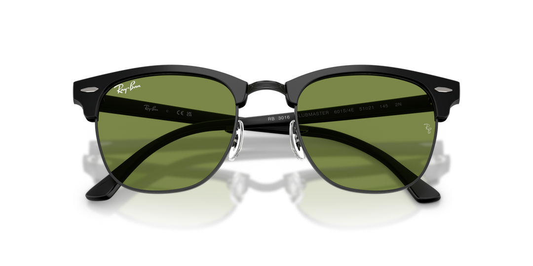 RAY-BAN RB3016 CLUBMASTER 601S4E Negro Mate sobre Negro, vista frontal con varillas plegadas 