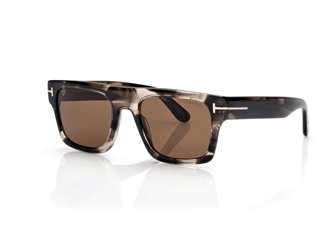 TOM FORD FT1337 — color 55J, medida 53 — vista de tres cuartos 