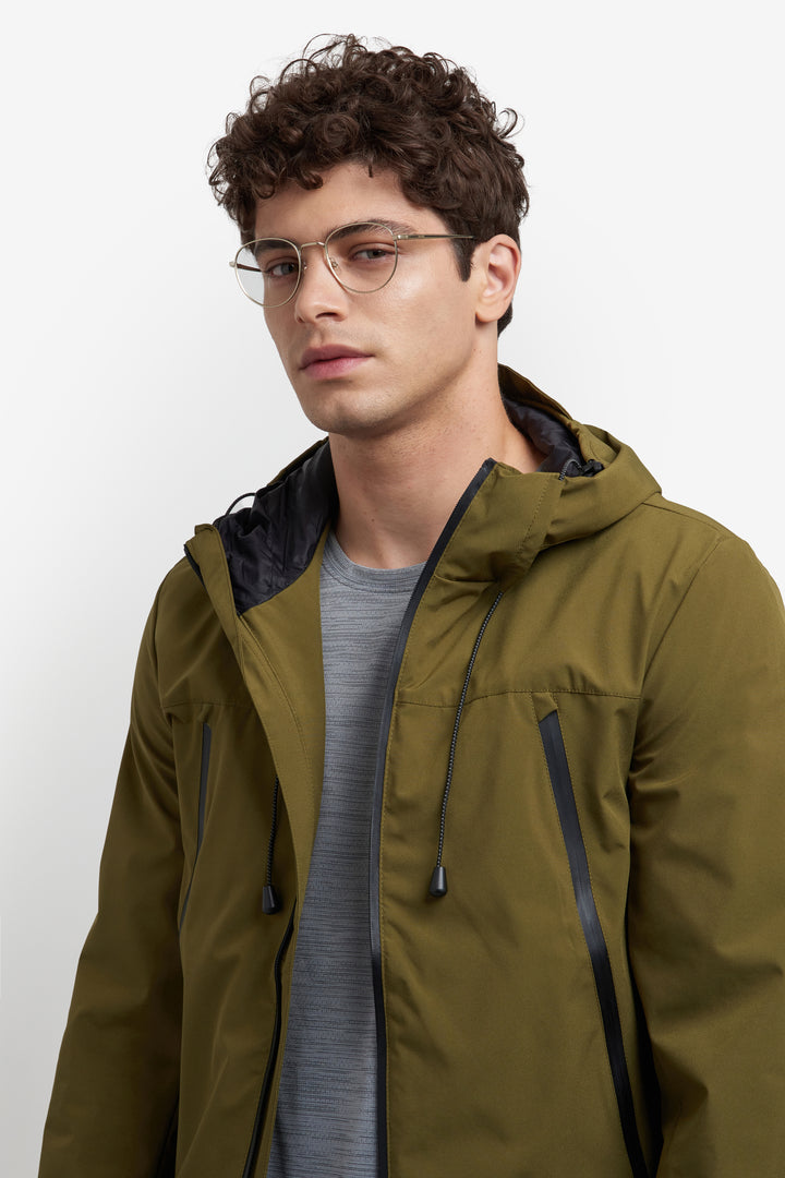 CARRERA 8908, color 0NZ, vista en modelo de tres cuartos 