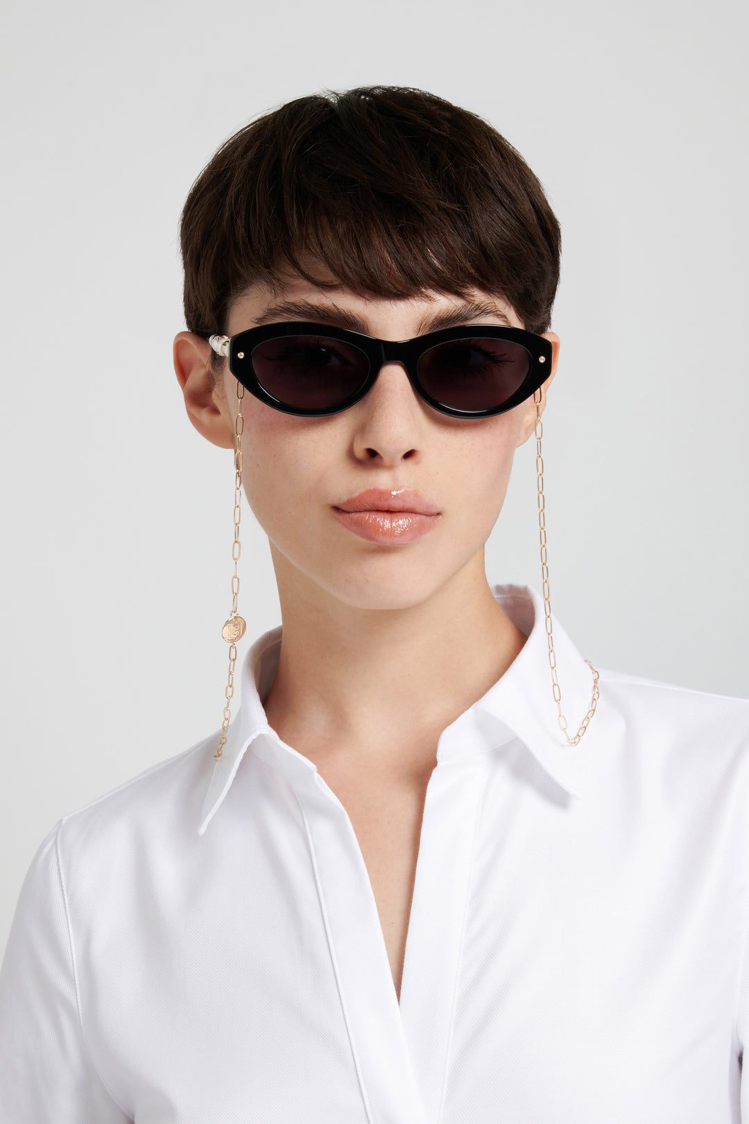 CAROLINA HERRERA HER 0406/S, color 807, vista en modelo frontal 