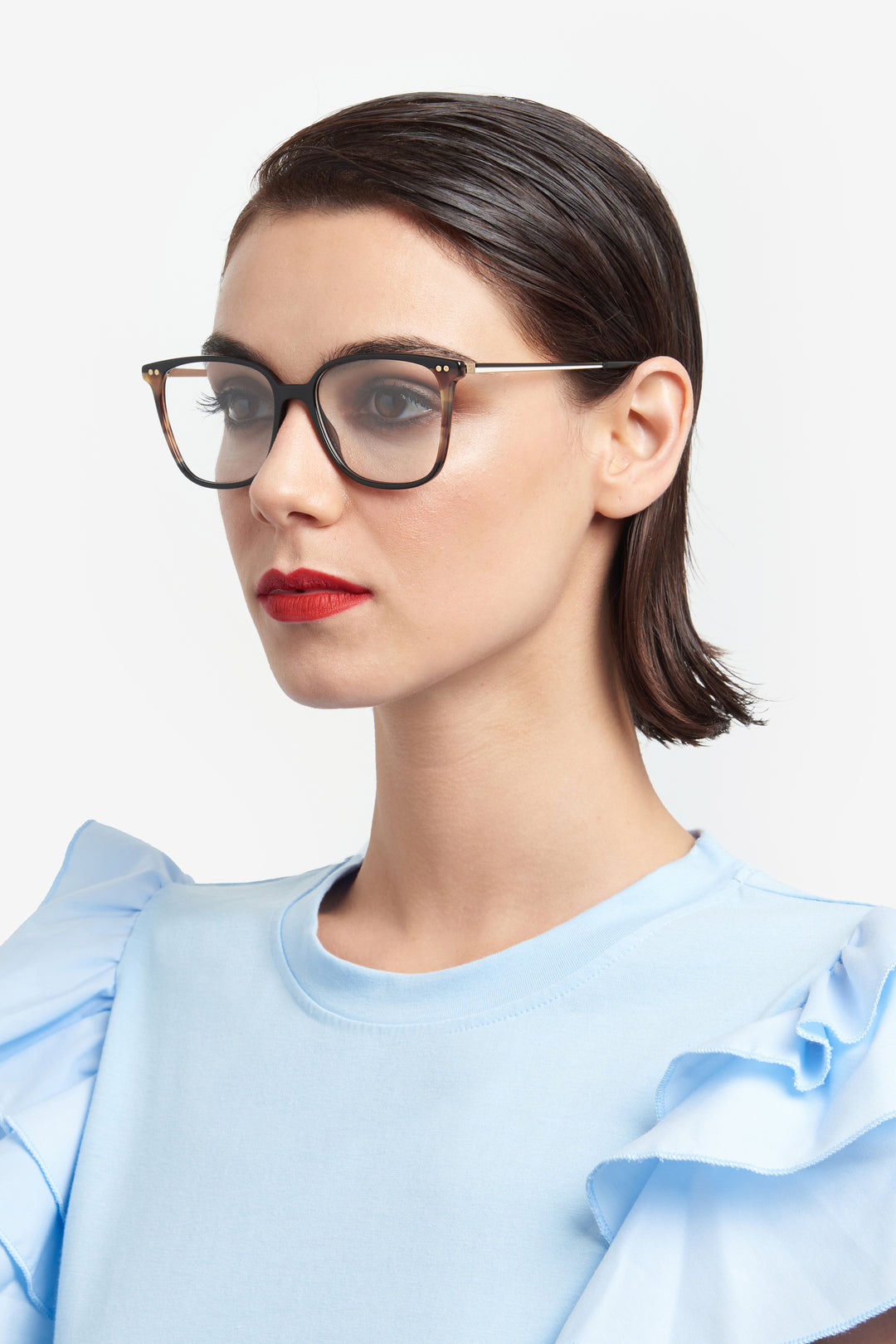 CAROLINA HERRERA HE0165 negro y havana, vista en modelo de tres cuartos 
