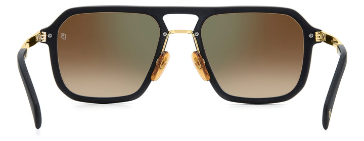 DAVID BECKHAM DB 7136/S negro mate y dorado, vista posterior con varillas abiertas 