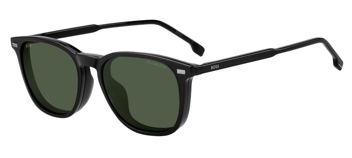 BOSS 1882/G/C negro, vista de tres cuartos con clip colocado 
