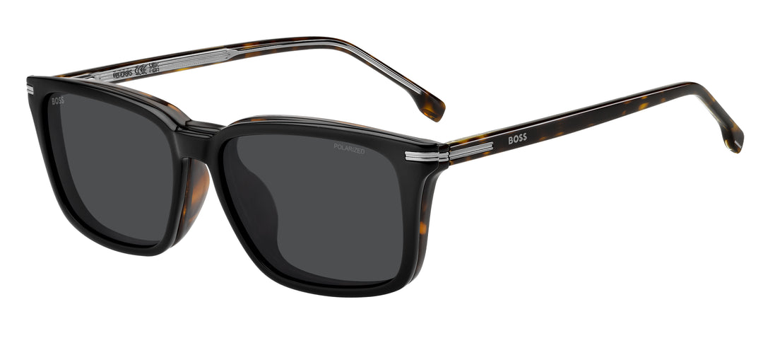 BOSS 1847/G/C havana, vista de tres cuartos con clip colocado 