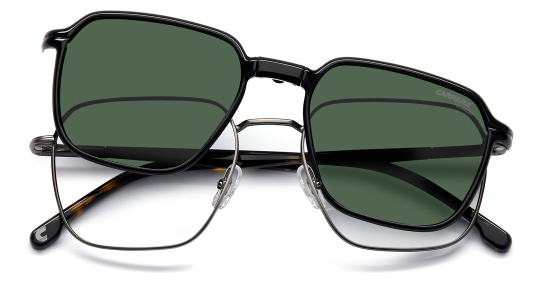 CARRERA CA 388/C rutenio oscuro mate, vista frontal con varillas plegadas y clip solar montado 