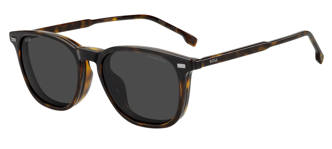 BOSS 1882/G/C havana, vista de tres cuartos con clip colocado 