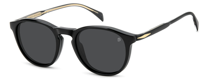 DAVID BECKHAM DB 1018/C negro y dorado, vista de tres cuartos con clip solar montado 