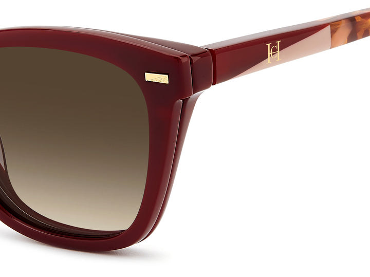 CAROLINA HERRERA HER 0334/C burdeos, detalle del logotipo y la bisagra 