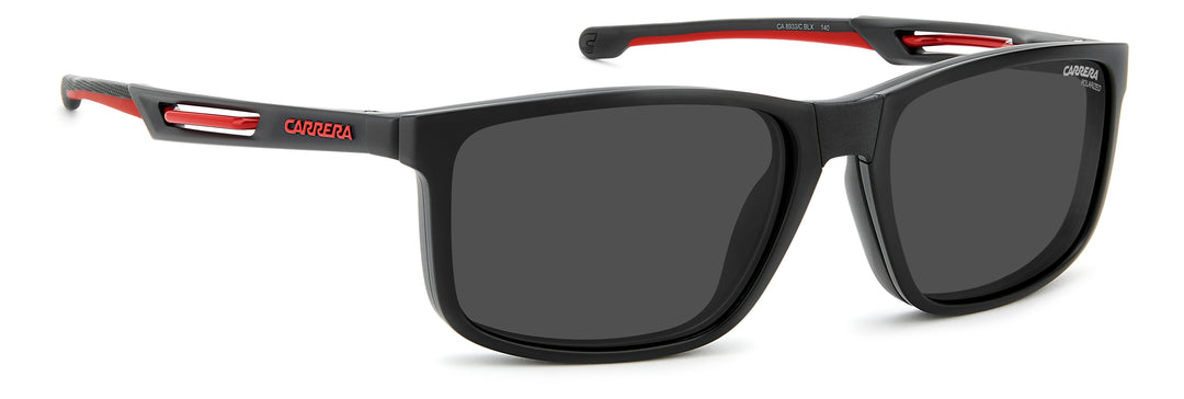 CARRERA CA 8933/C negro mate y rojo, ángulo alternativo con clip solar montado 