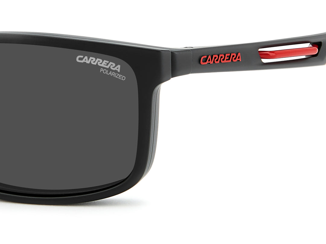 CARRERA CA 8933/C negro mate y rojo, detalle del logotipo y la bisagra 