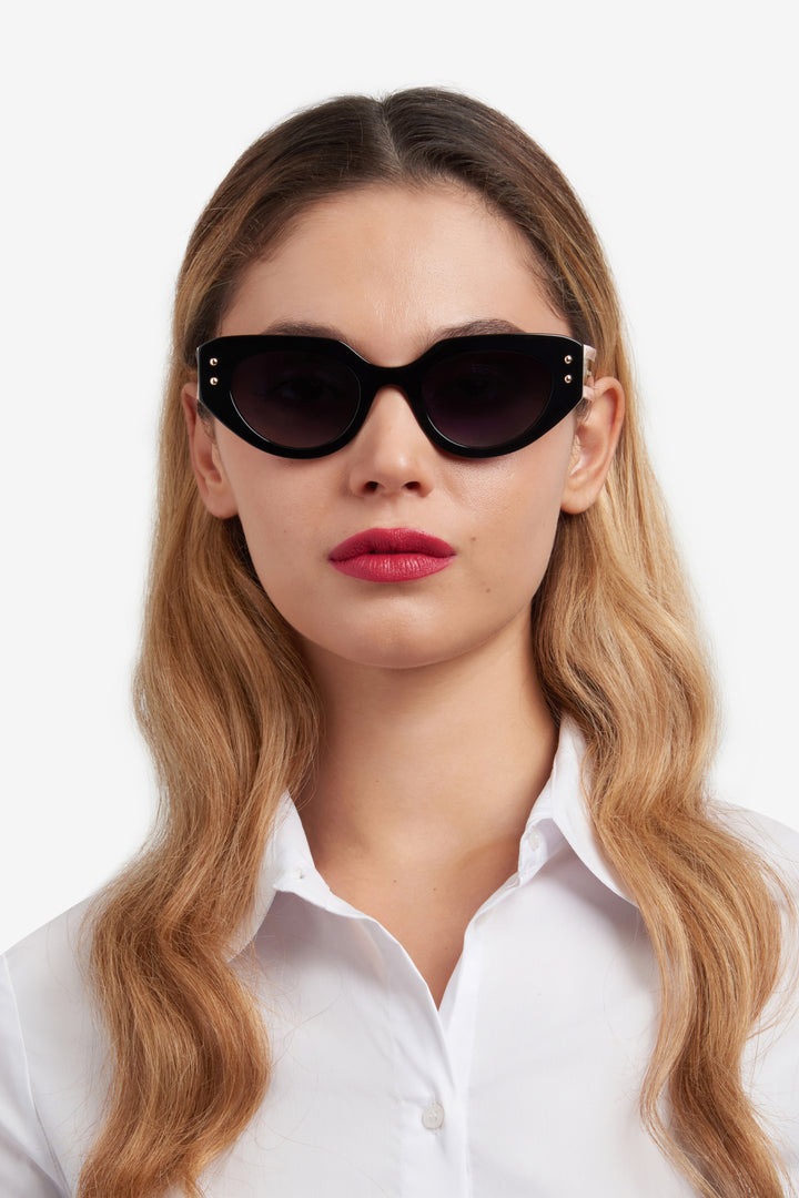 CAROLINA HERRERA HE0221/G/S negro y rosa, vista en modelo frontal 