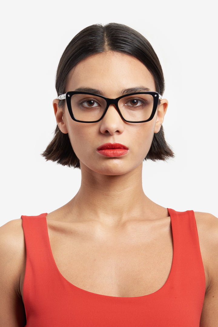 CAROLINA HERRERA HE0149 negro, vista en modelo frontal 